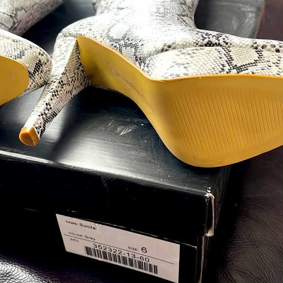 BNIB JF Printed Tall Boots - Picture 4 of 12